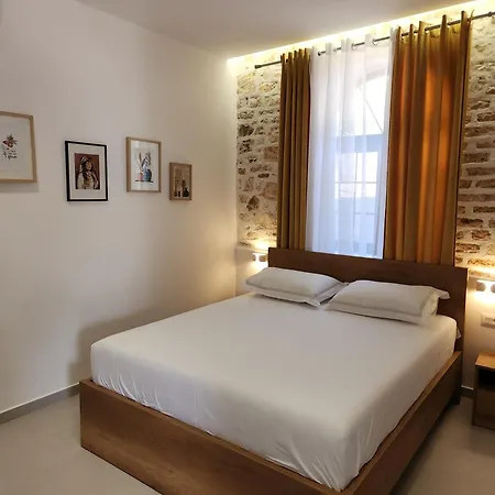 Apartment Away From Sarandë